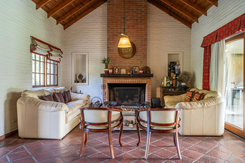 Venta Casa En Bella Vista En Barrio Cerrado