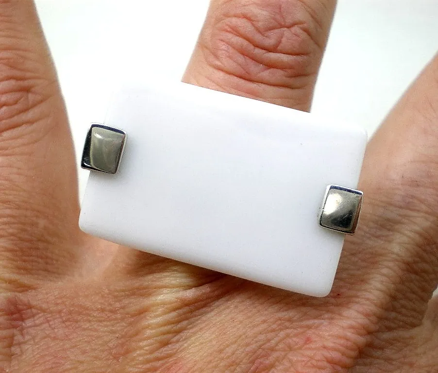 Anillo Moderno De Plata 925 Y Acrilico Blanco