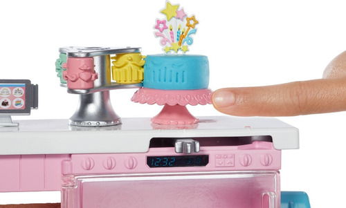 Imagen 3 de 9 de Barbie - Chef De Pasteles - Gfp59