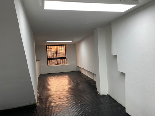 Local Comercial Con Doble Altura Y Mezanine, En El Centro