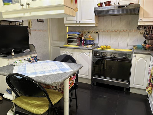 Casa En Venta De 4 Dorm. En Ñuñoa
