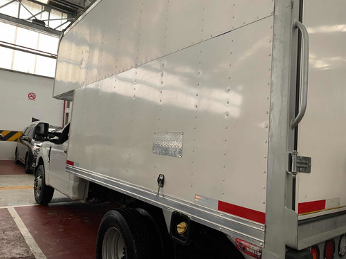 Imagen 6 de 12 de Ford F350 6.3l Xl Super Duty Std 6 Vel Caja Seca 2018