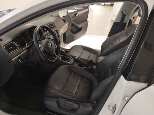 Imagen 8 de 21 de Volkswagen Jetta 2016 4p Sportline L5/2.5 Aut