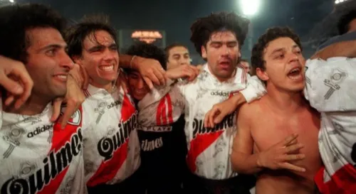 Camiseta River adidas 1997 Tricampeón Gallardo Utilería L (Usado)
