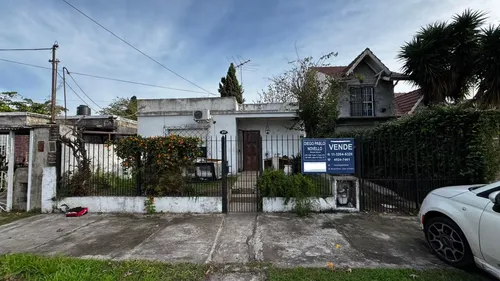 Casa Con Lote De 300m2 Oportunidad!