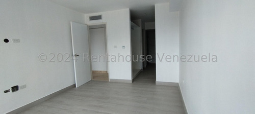 Alquiler De Espléndido Apartamento En Las Mercedes / Cl. Mls-24-22182