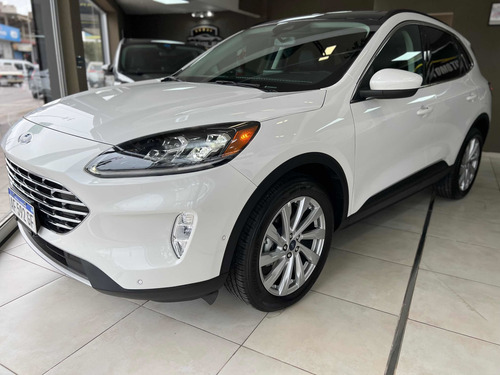 Imagen 5 de 25 de Ford Kuga Hibrida - Automotores Rosales