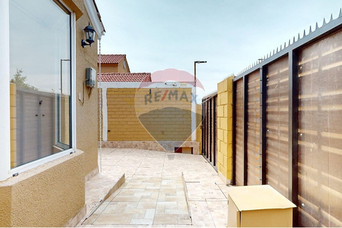 Amplia Casa Esquina Remodelada En Valle Lo Campino