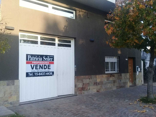 Venta De Galpón Con Pileta Oficinas Cocina Villa Luzuriaga