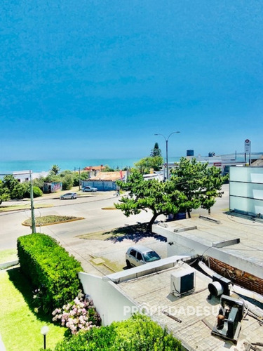 Apartamento Con Vista Al Mar De 1 Dorm. Playa Mansa, Punta Del Este- Ref: 806