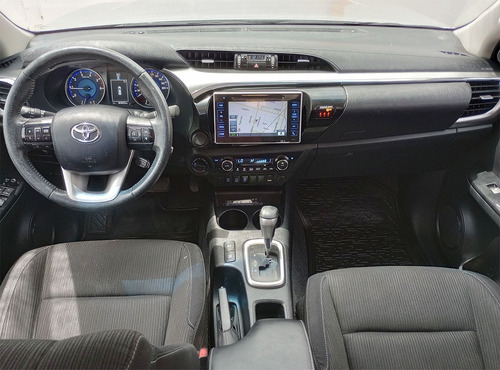 Imagen 7 de 19 de Toyota Hilux 2.8 Srv 4x4 Aut. 2016