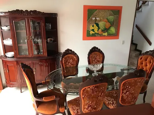 Se Vende Juego De Comedor Luis Xv Labrado En Cedro Y Bife (Usado)