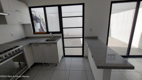 Rento En Privada Con Amenidades Casa En Zakia 3 Recamaras 2 Baños