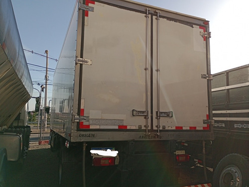Imagem 6 de 23 de Volvo Vm 270 Toco Com Baú Refrigerado