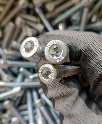 Tornillo Allen Cilíndrico Galvanizado M8 - 45mm (100 Piezas)