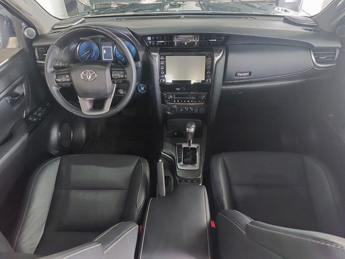 Toyota Hilux SW4 SRX