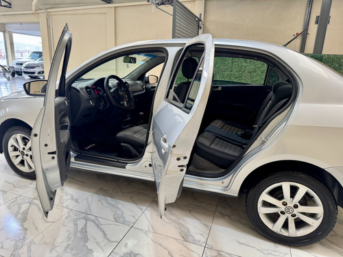 Volkswagen Voyage 1.6 Highline 101cv