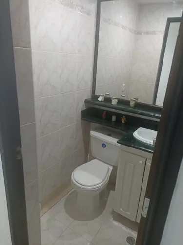 Vendo Apartamento Ubicado En La Parte Baja De La Loma De Los Bernal.