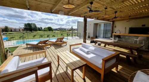 Hermosa Casa En Venta En Barrio Privado El Quijote, Punta Del Este.