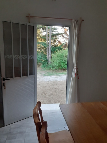 Imagen 5 de 14 de Alquilo Casa, A 4 Cuadras De La Playa, En Britopolis