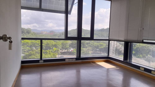 Oficina En Alquiler En Plaza Venezuela / 200m²/ Canon $1600