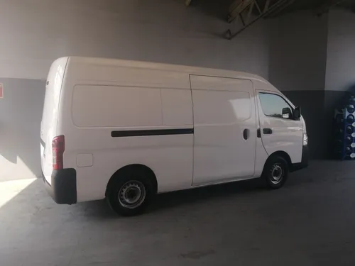 Nissan Urvan 2.5 Panel Amplia Aa Paquete Seguridad Mt