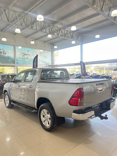 Toyota Hilux 2.7 Srv Cab. Dupla 4x2 Flex Aut. 4p
