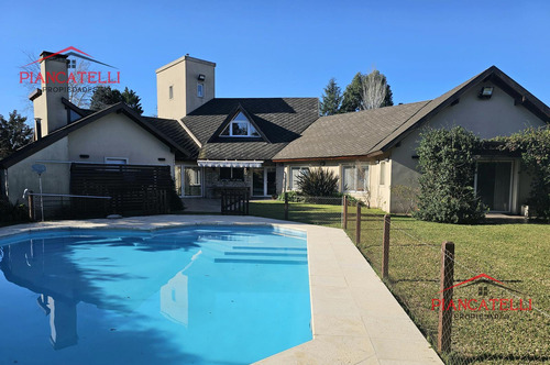 Venta De Casa En San Barrio San Patricio Con Hermoso Parque