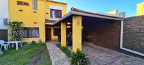 Comprar En Venta En El Palomar Gran Chalet De 5 Ambientes 4 Baños A 2 Cuadras De La Estacion El Palomar. Garage 4 Autos Quincho Piscina F: 8301