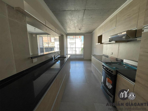 Departamento De Categoría En Venta A Metros De Bv Oroño Rosario