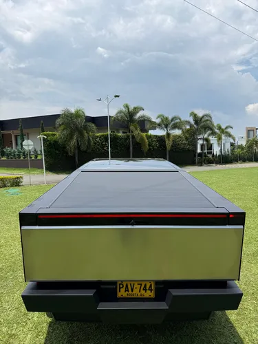 Tesla Cybertruck Foundation Series 4x4
