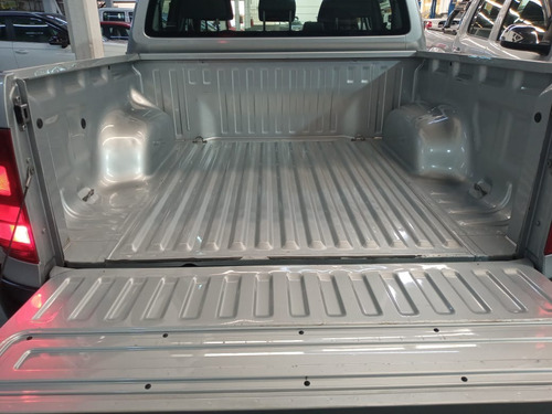 Imagen 8 de 25 de Volkswagen Amarok 2.0 Confortline 4x2 Manual 2020 79.000km