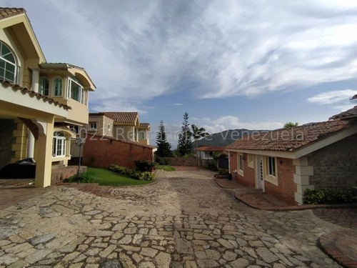 Casa En Venta En Lomas De Palmarito Maracay 22-27971 Yjs