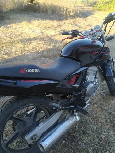 Imagem 4 de 4 de Honda Twister Preta
