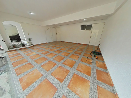Casa En Condominio En Condominio De 3 Niveles, En La Colonia Contadero