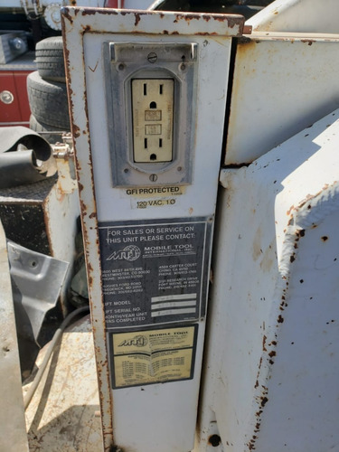 Imagen 10 de 13 de Grua De Elevacion De Personal Canastilla Electricista