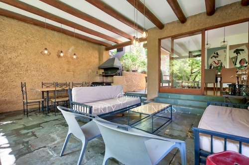 Espectacular Casa Mediterranea En Condominio No Pe...
