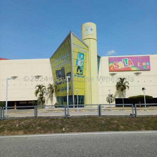 Local En Alquiler Ubicado En El Nivel Sol Del Centro Comercial Metrópolis Valencia Ymp Hace Esquina Con La Feria De Comida. C.c. Metropolis Valencia 24-17440