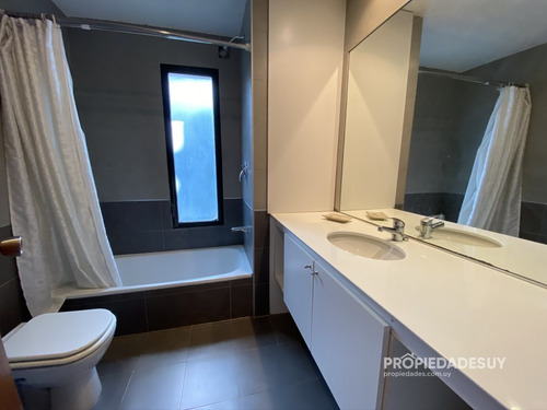 Casa En Venta De Cuatro Dormitorios Con Parrillero Y Garaje- Ref: 795
