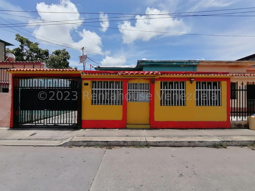 Kl Vende Amplia Y Cómoda Casa  En El Oeste De Barquisimeto #24-4502