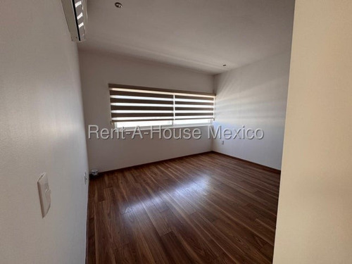 Zibatá. Venta - Casa En Esquina Con Estudio Y 3 Recámaras