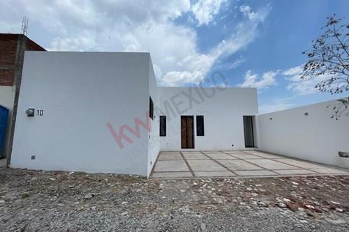 Casa Con 2 Habitaciones En Planta Baja En San Miguel De Allende, Con  Vista Maravillosa