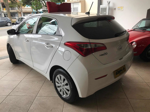 Imagem 3 de 15 de Hyundai Hb20 2015 1.0 Comfort Flex 5p