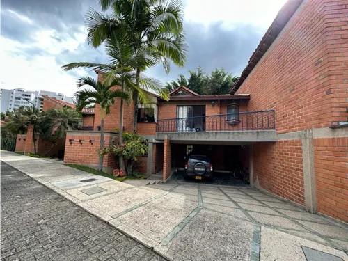 Excelente Casa Para La Venta, Sector Los Balsos, Poblado