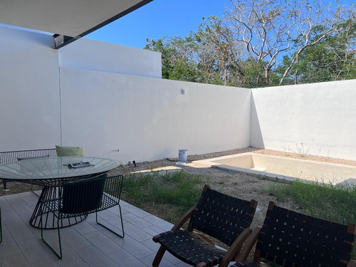 Casa En Venta En Mérida, Temozon Norte, Privada Amidanah,a 1 Mes