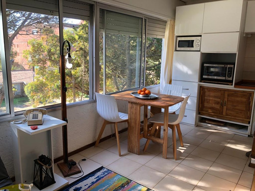 Imagen 15 de 19 de Apartamento En Excelente Ubicación, A Dos Cuadras De La Mansa Y Tres De La Brava. Vacaciones A Pasos Del Océano. En El Corazón De La Península. Muy Luminoso!