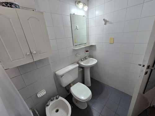 Departamento Venta De Tres Ambientes Con Balcón Al Frente - Apto Crédito