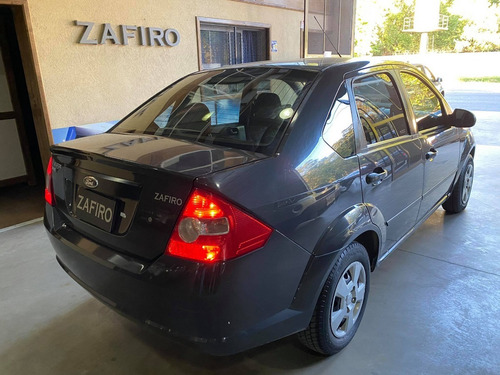 Ford Fiesta Max Ambiente Plus - Año 2010