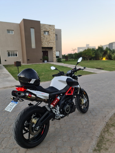 Imagen 2 de 16 de Aprilia Shiver 900 + Akrapovic