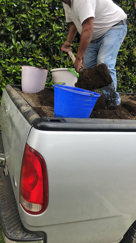 Tierra Negra Con Abono De Borrego Para Tu Jardín 40 Kilos